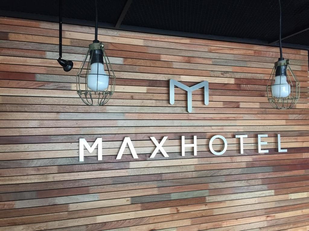Max Hotel Subang Jaya Exterior photo